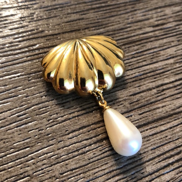 MARVELLA  Shell with Faux Pearl Drop Slide Pendant - Picture 2 of 12